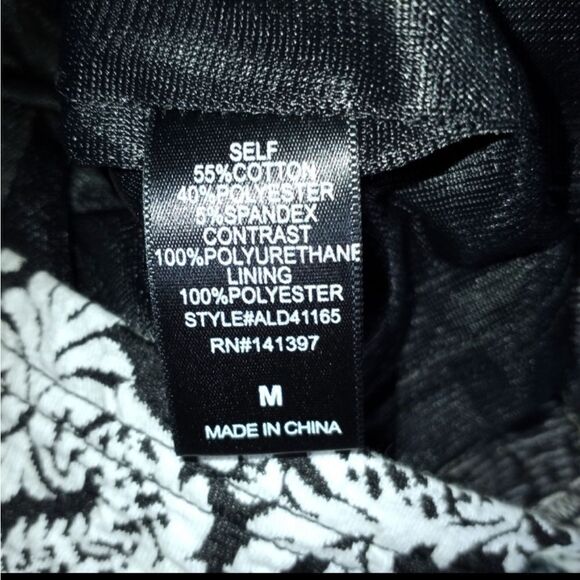 ASTR BODYCON BLACK & WHITE FLORAL DRESS SZ.M GUC - Picture 10 of 11